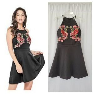GUESS embroidered Dress sz XS NWT